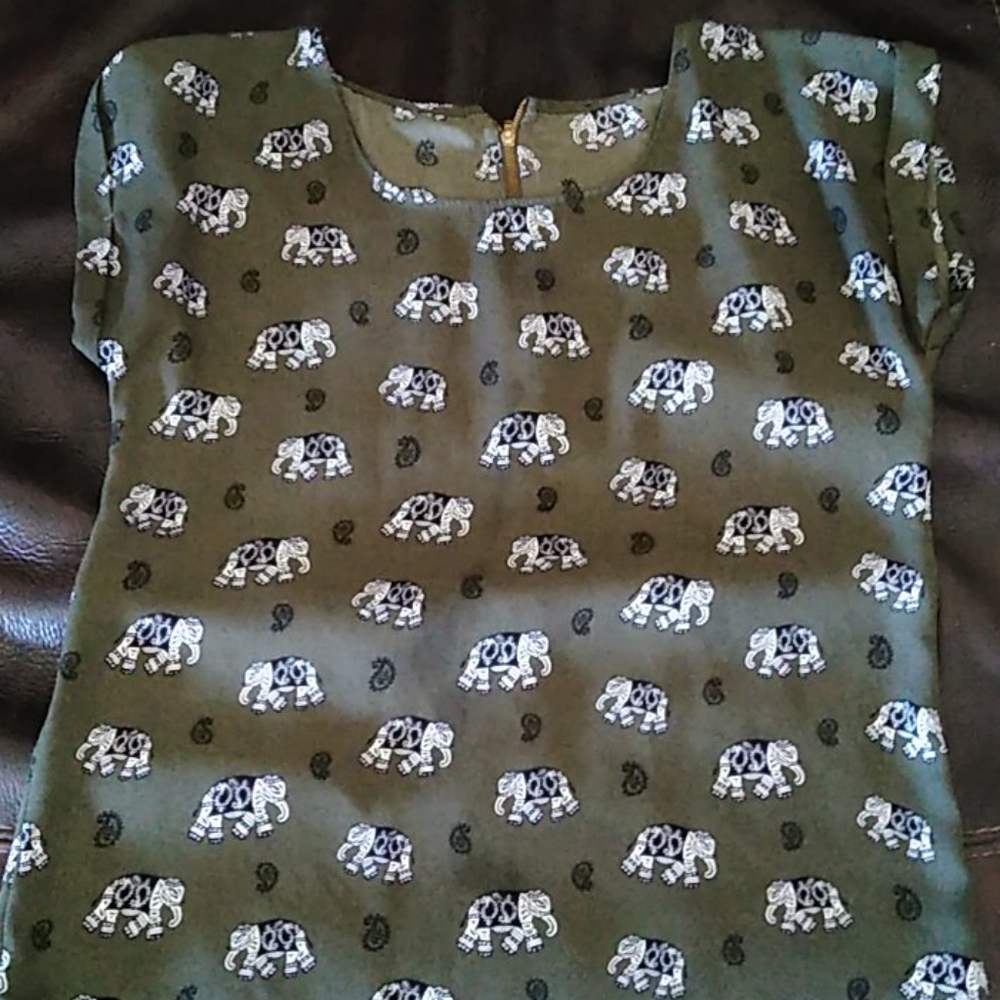 Rue 21 Elephant Print Shirt Size Small